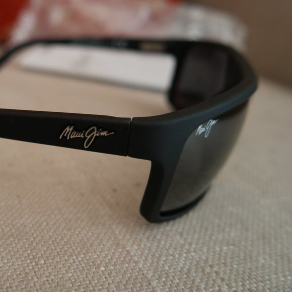 Maui Jim Accessories Maui Jim Byron Bay Wrap Sunglasses Matte Black Rubber W Grey Lens